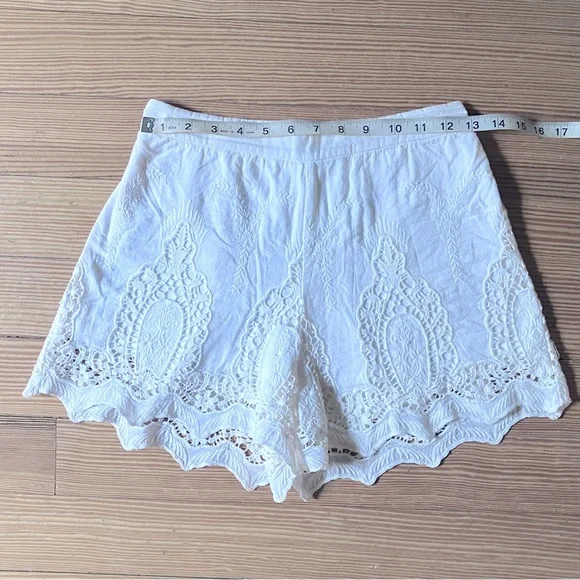 Gianni Bini White Lace Women Shorts - Picture 2 of 8